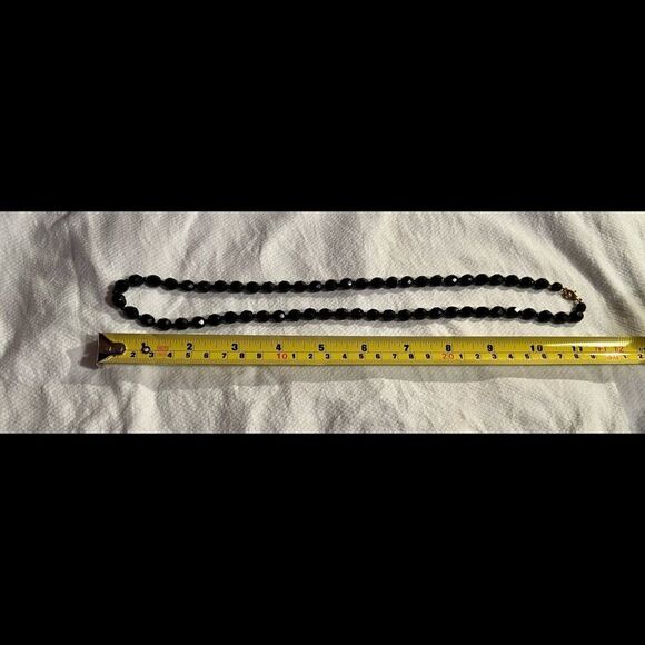 Vintage Jet Black Faceted Glass Bead Necklace~Hollywood Classic - Picture 7 of 10